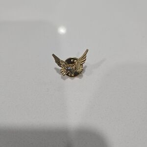 Gold Winged Heart Pin